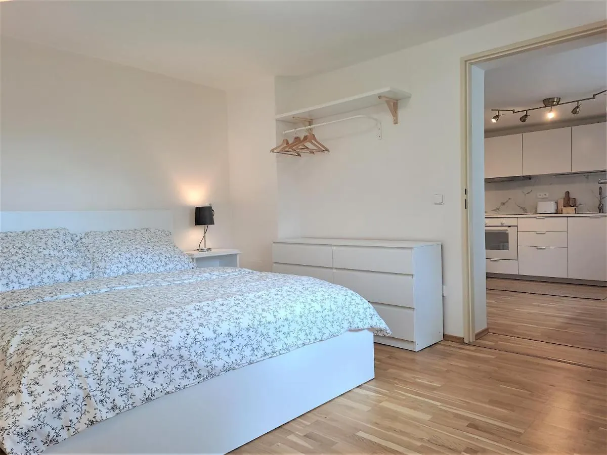 Apartmanovy Dum Se Zahradou V Klidne Casti Prahy Прага 0*,