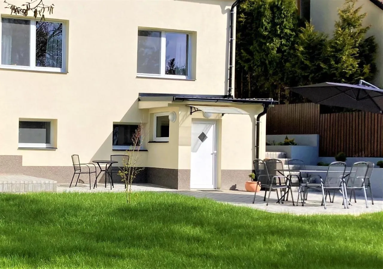 Апартаменты Apartmanovy Dum Se Zahradou V Klidne Casti Prahy Прага